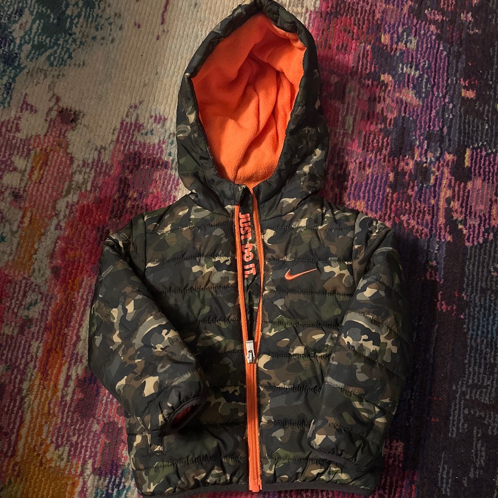 Nike Puffer Jacket (Boys)